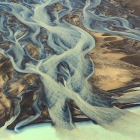 volcanic-river-iceland-andre-ermolaev-12