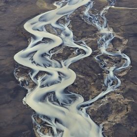 volcanic-river-iceland-andre-ermolaev-4