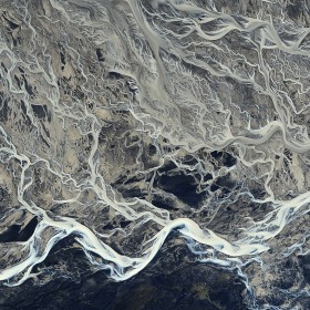volcanic-river-iceland-andre-ermolaev-8